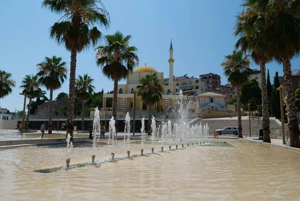 Durres Albanien Juli 2019 Brunnen Park Und Der Moschee Der — Stockfoto