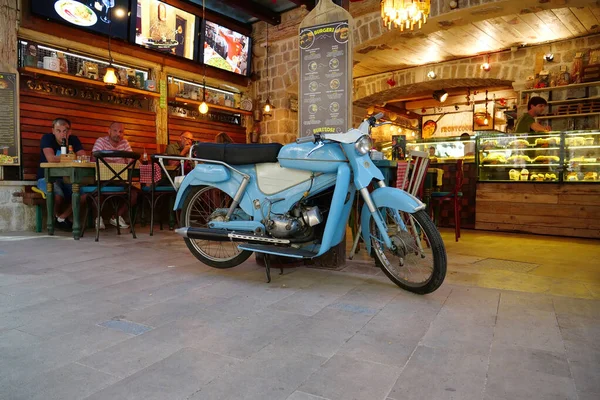 Montenegro Petrovac July 2019 Old Blue Motorbike Restaurant Petrovac City — Stok fotoğraf