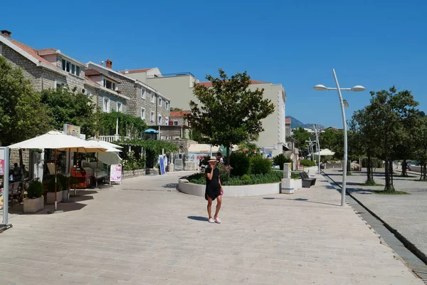 Montenegro Petrovac Julio 2019 Personas Terraplén Ciudad Petrovac Montenegro Mar — Foto de Stock