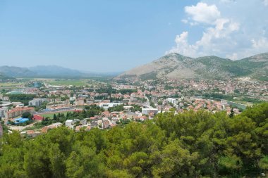 Bosna-Hersek 'teki Trebinje kenti ve Sırp Cumhuriyeti manzaralı