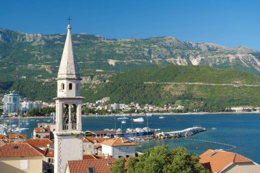 Budva 'nın eski kenti, Karadağ' ın Adriyatik Denizi üzerindeki Panoraması