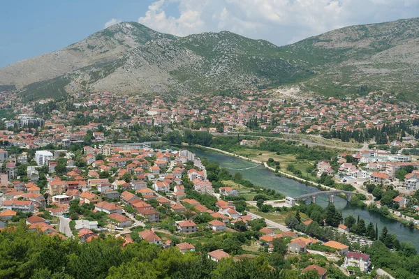 波斯尼亚和黑塞哥维那塞族共和国Trebinje市和Trebisnjica河全景 — 图库照片