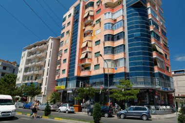 Shkoder, Arnavutluk, 7 Temmuz 2019: Arnavutluk Cumhuriyeti 'nde Scutari veya Scodra olarak bilinen Şkoder veya Şkodra kentindeki trafiğin taşınması