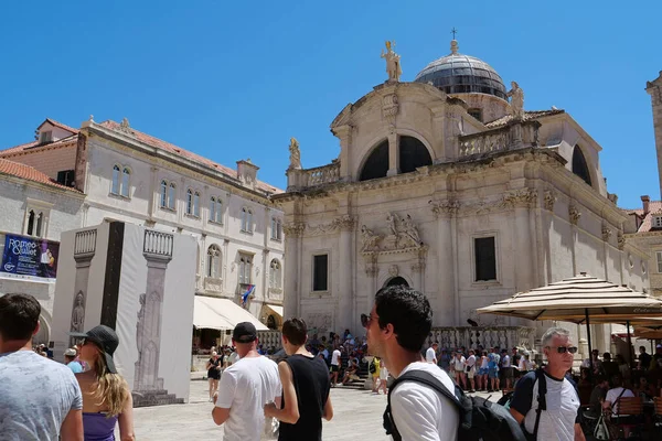 Dubrovnik Horvátország Június 2019 Turisták Közelében Szent Vlaho Templom Dubrovnik — Stock Fotó