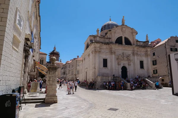 Dubrovnik Croacia Junio 2019 Personas Cercanas Iglesia Saint Vlaho Casco — Foto de Stock