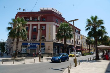 Arnavutluk, Durres, 7 Temmuz 2019: Tarihte Epidamnos veya Epidamnus ve Dyrrachium olarak bilinen Durres 'teki karayolu trafiği, Arnavutluk Cumhuriyeti' nin en kalabalık ikinci kentidir.