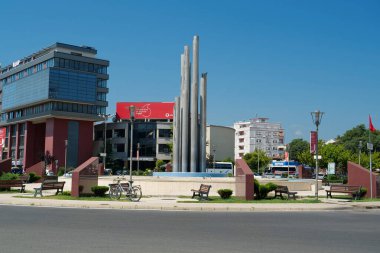 ALBANIA, SHKODER, 7 Temmuz 2019: Arnavutluk Cumhuriyeti 'nin Scutari veya Scodra olarak bilinen Şkoder veya Şkodra Binaları