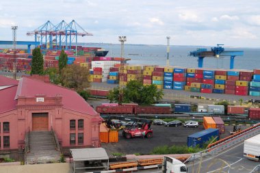 ODESSA, UKRAINE, SEPTEMBER 5, 2019: Odessa limanının Panorama manzarası - Ukrayna 'nın en büyük limanı
