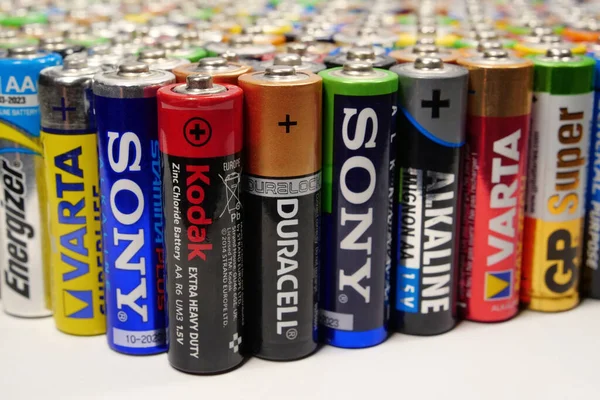 Kiev Ucrania Marzo 2020 Muchas Baterías Usadas Multicolores Varios Fabricantes — Foto de Stock