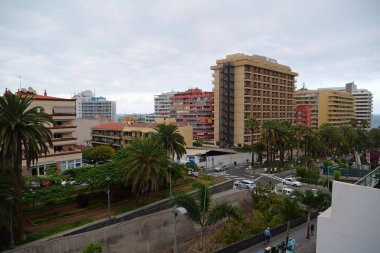 PUERTO DE LA CRUZ, TENERİFE ADASI, İSPAN, 28 Eylül 2019: Tenerife, İspanya 'daki Puerto de la Cruz şehrinin en iyi manzarası