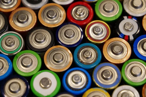 Mucha Batería Usada Multicolor — Foto de Stock