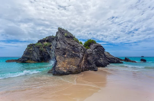 Rock i Bermuda Ocean — Stockfoto