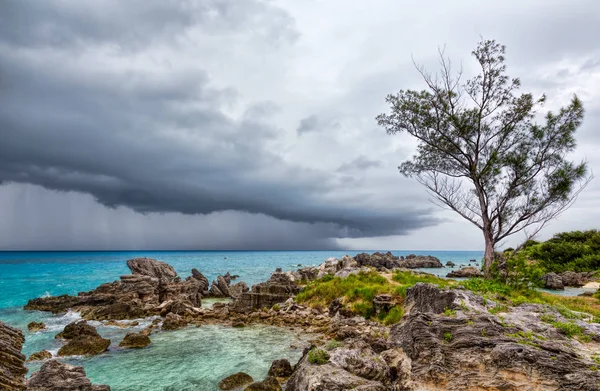 Burza z piorunami w tytoniu Bay Beach w St. George's Bermudy — Zdjęcie stockowe