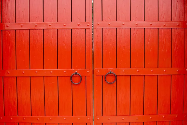 Red main door — Stock Photo, Image