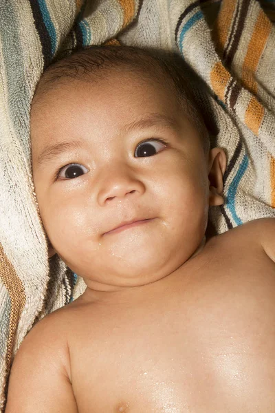 Expressão facial do bebê — Fotografia de Stock