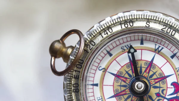 Nahaufnahme eines Kompasses — Stockfoto