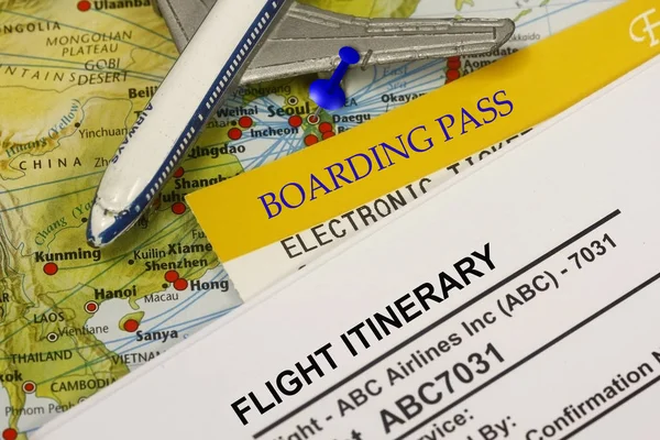 Boarding pass och flight resväg — Stockfoto