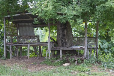Ormanın ıssız bir yerinde huzurlu bir oyun evi.