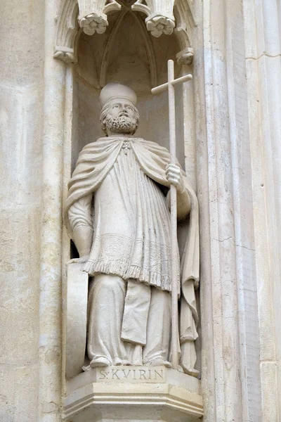 San Quirino, portale ovest della chiesa di San Marco a Zagabria, Croazia — Foto Stock