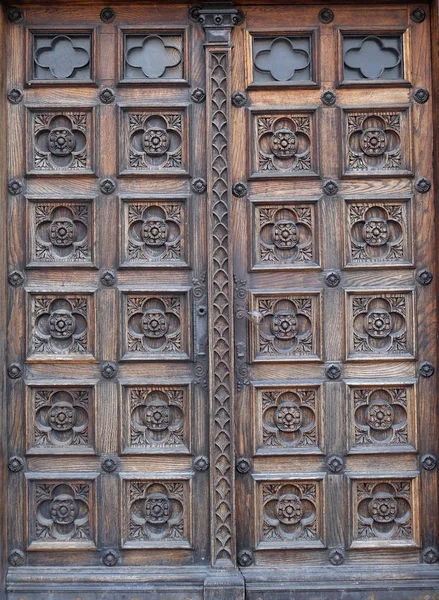Door, west portal of the church of St. Mark in Zagreb, Croatia — Stock Photo, Image