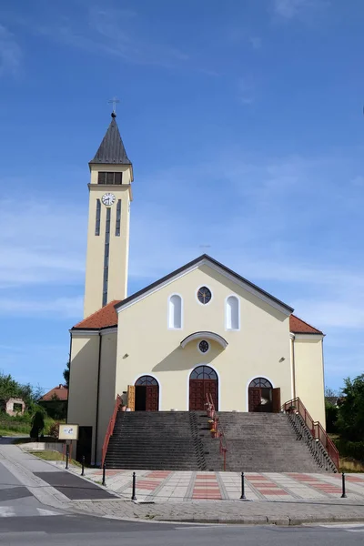 Egyház az Assisi Szent Ferenc Karlovi, Horvátország — Stock Fotó