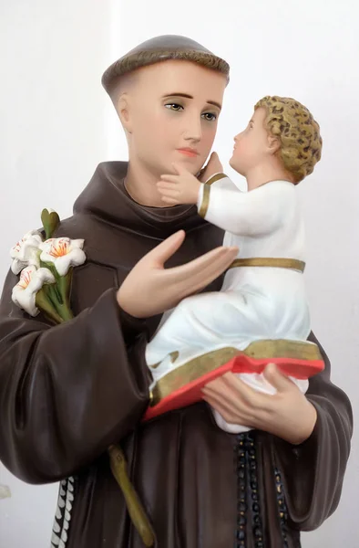 Santo Antônio de Pádua segurando o bebê Jesus — Fotografia de Stock