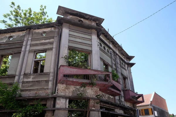 Huis als nasleep van de oorlog vernietigd. De Kroatische Onafhankelijkheidsoorlog werd uitgevochten van 1991 tot 1995 in Pakrac, Kroatië — Stockfoto