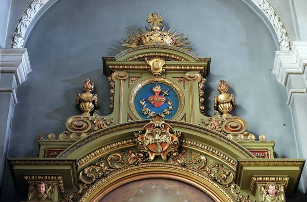 Altaret i basilikan på Sacred Heart Jesu i Zagreb, Kroatien — Stockfoto