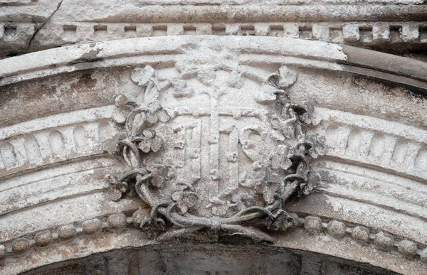 IHS tecken, portal för Saint Saviour kyrka i Dubrovnik, Kroatien — Stockfoto