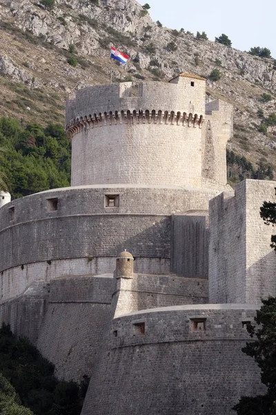 Mury miejskie w Dubrowniku z wieży Minceta Dubrovnik, Chorwacja — Zdjęcie stockowe