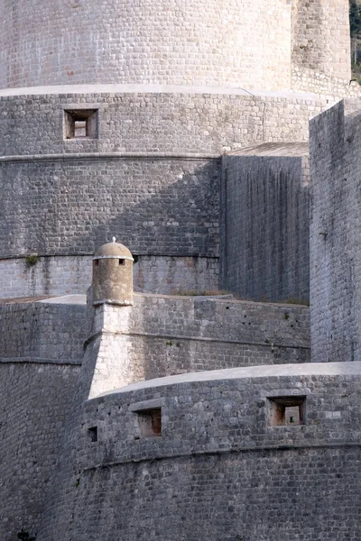 Walls of Dubrovnik with Minceta Tower in Dubrovnik, Croatia — Stock Photo, Image