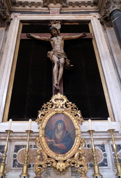 圣十字，天主教方济在克罗地亚杜布罗夫尼克的方济各会教堂的祭坛 — 图库照片