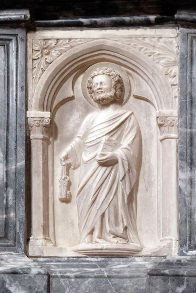 Saint Peter, altar in Franciscan church of the Friars Minor in Dubrovnik, Croatia — Stock Photo, Image