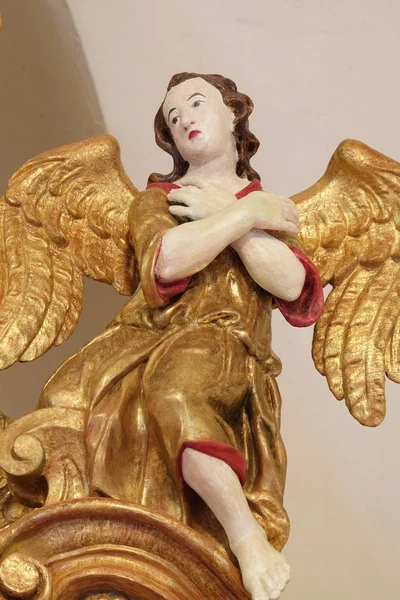 主要在克罗地亚的萨格勒布圣罗克教堂祭坛上的天使 — 图库照片