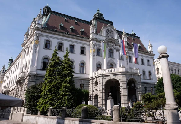 Edificio de la sede de la Universidad de Liubliana, Eslovenia — Foto de Stock