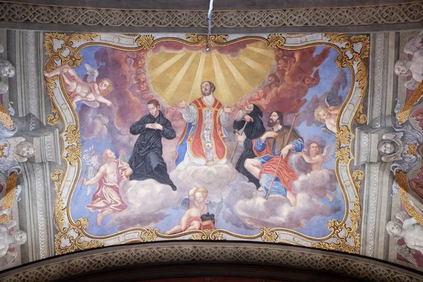Svatí, freska v kostele františkánů Zvěstování v Lublani, Slovinsko — Stock fotografie