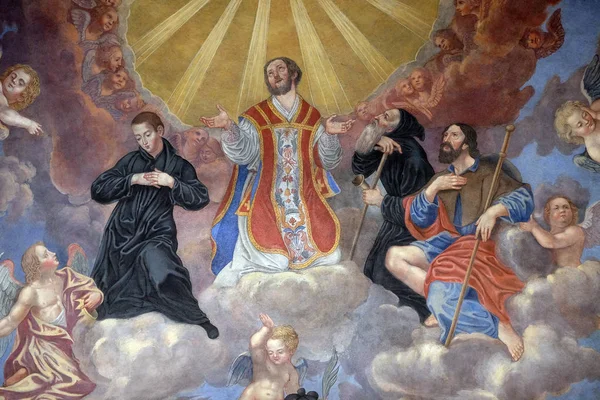 Santi, affresco della chiesa francescana dell'Annunciazione a Lubiana, Slovenia — Foto Stock