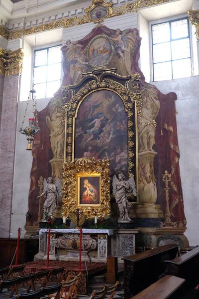 Altaret i Cathedral of St Nicholas i Ljubljana, Slovenien — Stockfoto