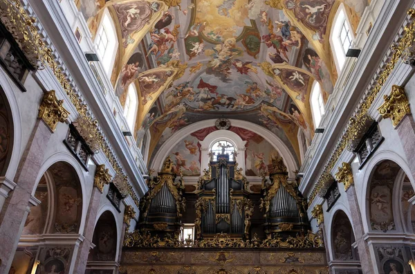 Het orgel in de kathedraal van Sint Nicolaas in Ljubljana, Slovenië — Stockfoto