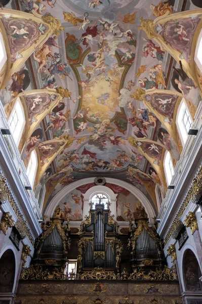 El órgano en la Catedral de San Nicolás en Liubliana, Eslovenia — Foto de Stock