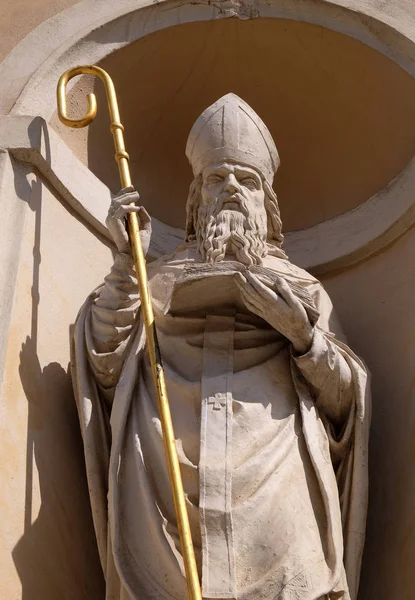 San Hermagoras en la fachada de la Catedral de San Nicolás en Liubliana, Eslovenia —  Fotos de Stock