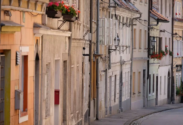 Romantyczny średniowiecznego Starego miasta. Ljubljana, Słowenia — Zdjęcie stockowe