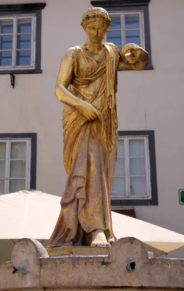 Brunnen auf dem Fischmarkt (ribji trg) in Ljubljana, Slowenien — Stockfoto