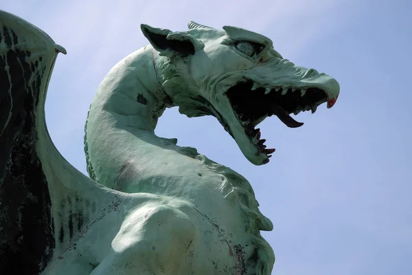 Дракон - символ Словенська столиця Любляна, Словенія — стокове фото