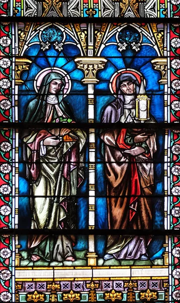 Kirchenfenster in der Kathedrale der Heiligen Nikolaus in Novo Mesto, Slowenien — Stockfoto