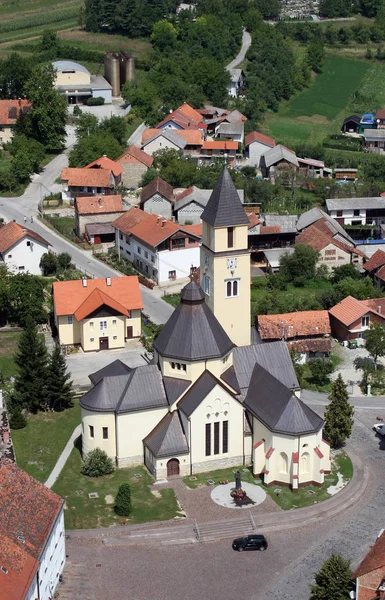 Plébánia templom a Szent Háromság Krasic, Horvátország — Stock Fotó