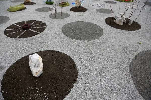 庭の設計 ハード造園 シェーピングを使用して 岩や小石があります — ストック写真