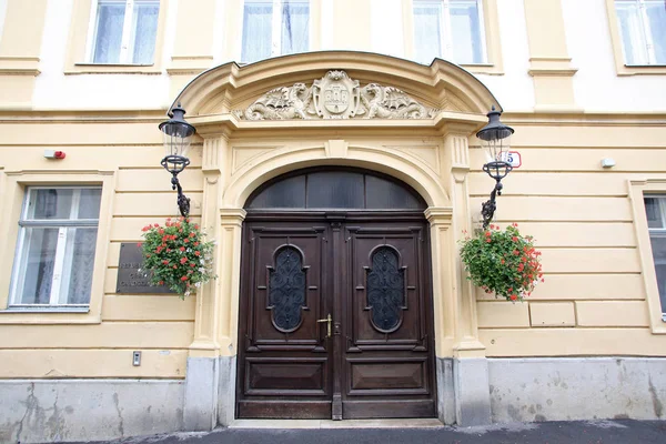 Entrada da Câmara Municipal em Cidade Alta em Zagreb, Croácia — Fotografia de Stock