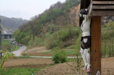  Hırvatistan 'ın Zagorje bölgesinde yol kenarı haçı 