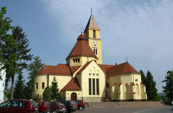 Pfarrkirche der Heiligen Dreifaltigkeit in Krasic, Kroatien — Stockfoto